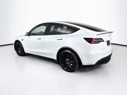 Used 2022 Tesla Model Y Performance AWD/4WD image 9