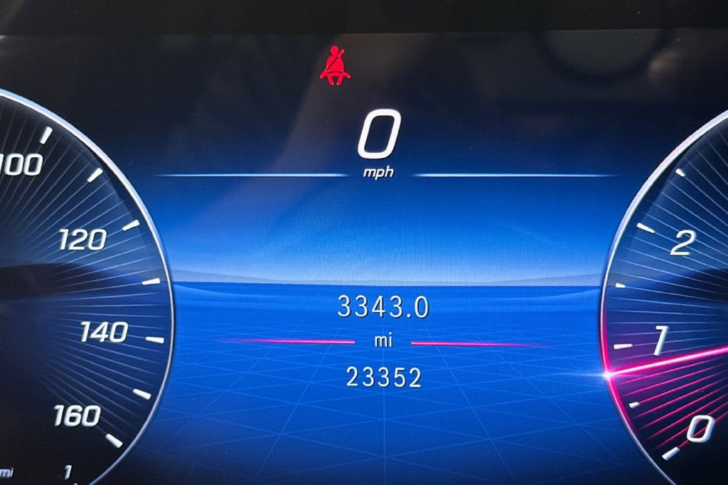 Used 2024 Mercedes-Benz GLC 300 4MATIC image 32