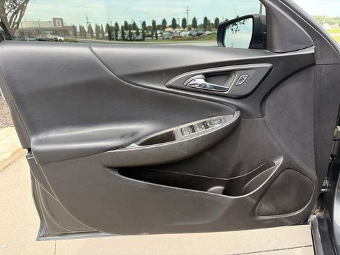 Used 2017 Chevrolet Malibu LT FWD image 40