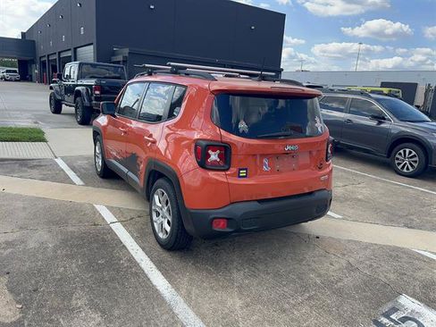 Used 2015 Jeep Renegade Latitude w/ Popular Equipment Group image 2