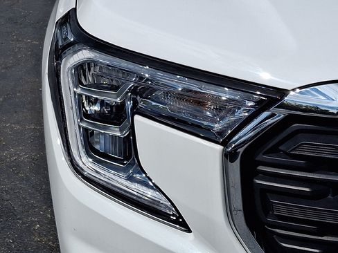 Used 2024 GMC Terrain SLE FWD image 9