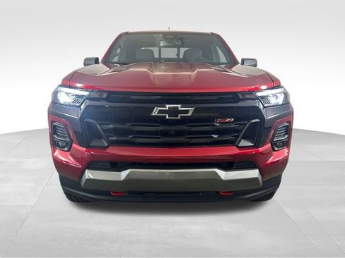 Used 2025 Chevrolet Colorado Z71 w/ Technology Package AWD/4WD image 9