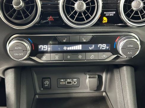 Used 2025 Nissan Sentra SR w/ Midnight Edition image 18