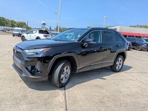 Used 2023 Toyota RAV4 XLE image 3