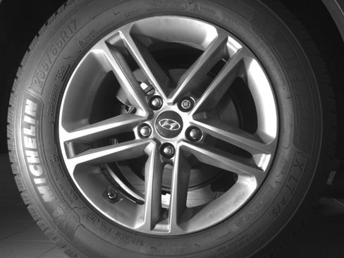 Used 2017 Hyundai Santa Fe Sport FWD image 27
