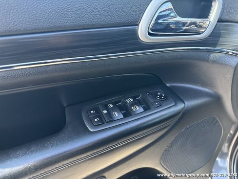 Used 2020 Jeep Grand Cherokee Limited image 18