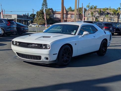 Used 2016 Dodge Challenger R/T Scat Pack image 3
