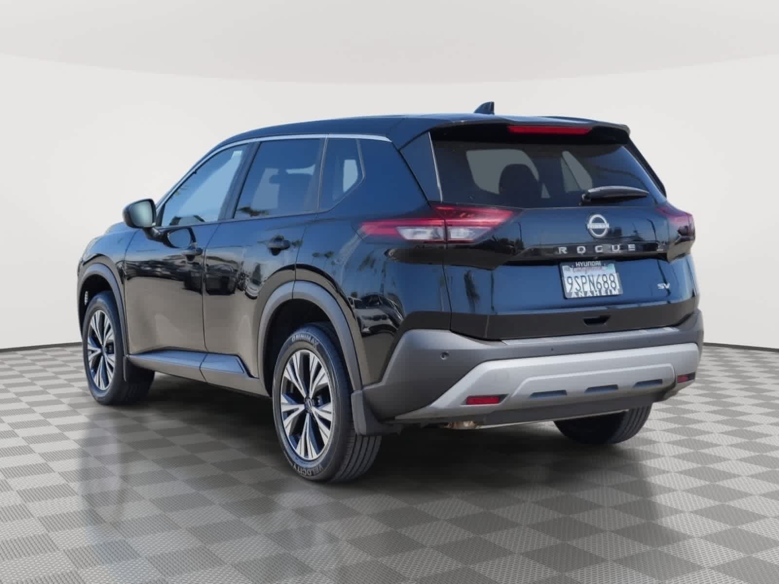 Used 2023 Nissan Rogue SV FWD image 9