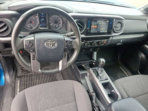 Used 2018 Toyota Tacoma TRD Sport image 13