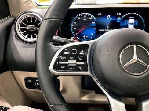 Used 2023 Mercedes-Benz GLB 250 4MATIC image 11