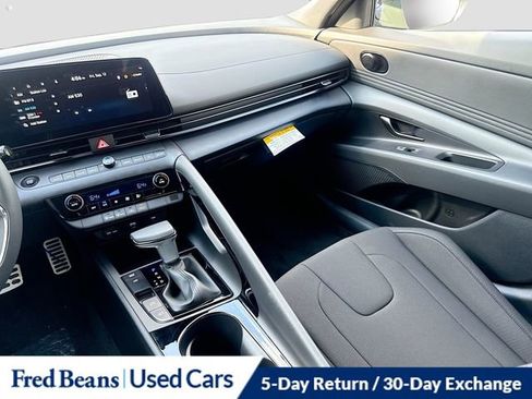 Used 2025 Hyundai Elantra SEL image 23