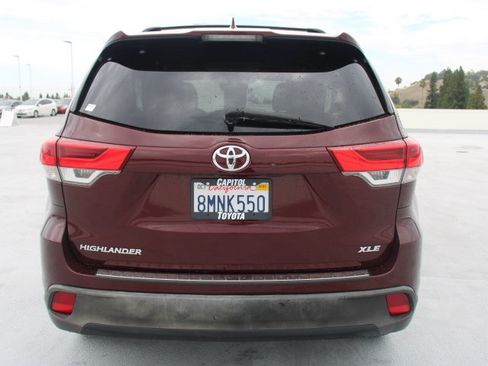 Used 2019 Toyota Highlander XLE w/ Protection Package #3 FWD image 4