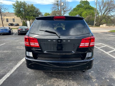 Used 2019 Dodge Journey SE image 4