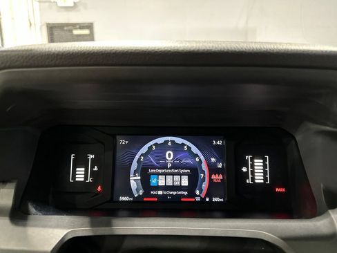Used 2024 Toyota Tacoma SR5 AWD/4WD image 8