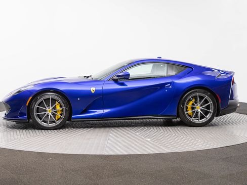 Used 2020 Ferrari 812 Superfast RWD image 2