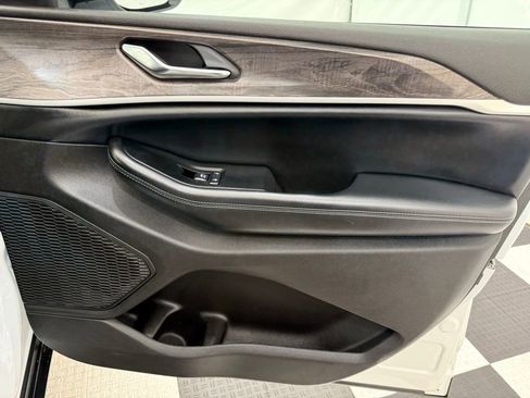 Used 2024 Jeep Grand Cherokee L Limited w/ Luxury Tech Group II image 21