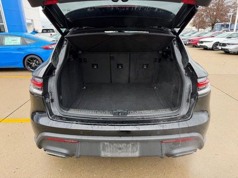 Used 2023 Porsche Macan Turbo image 4