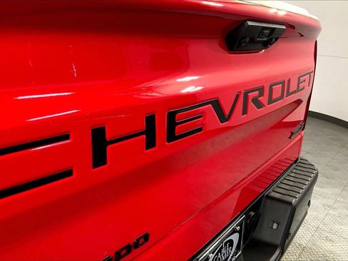 Used 2025 Chevrolet Silverado 1500 ZR2 w/ Technology Package image 29