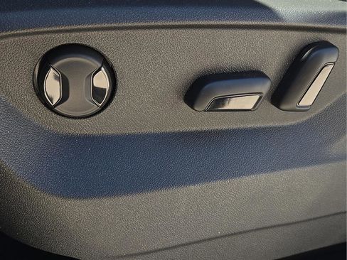 New 2026 Volkswagen Atlas Cross Sport SE FWD image 18