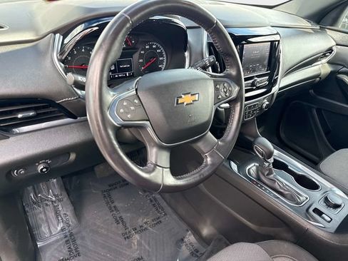 Used 2022 Chevrolet Traverse LT FWD image 19