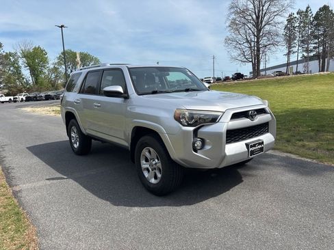 Used 2014 Toyota 4Runner SR5 image 3
