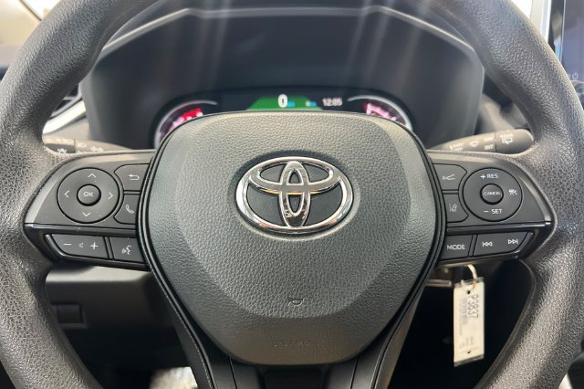 Used 2025 Toyota RAV4 LE FWD image 25