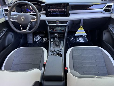 New 2026 Volkswagen Taos SE AWD/4WD image 9