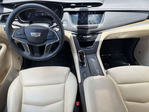 Used 2019 Cadillac XT5 FWD image 26
