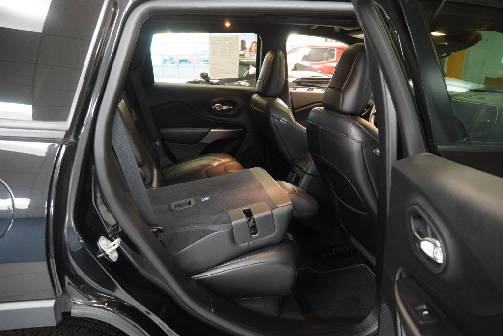 Used 2021 Jeep Cherokee Latitude Lux 80th Anniv w/ Quick Order Package 26U 80TH AWD/4WD image 23