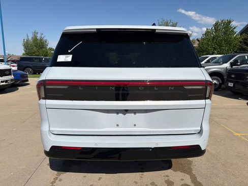 New 2026 Lincoln Navigator L Reserve AWD/4WD image 5