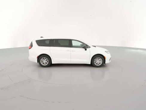 New 2026 Chrysler Pacifica Select image 14