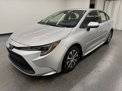 Certified 2022 Toyota Corolla LE image 4