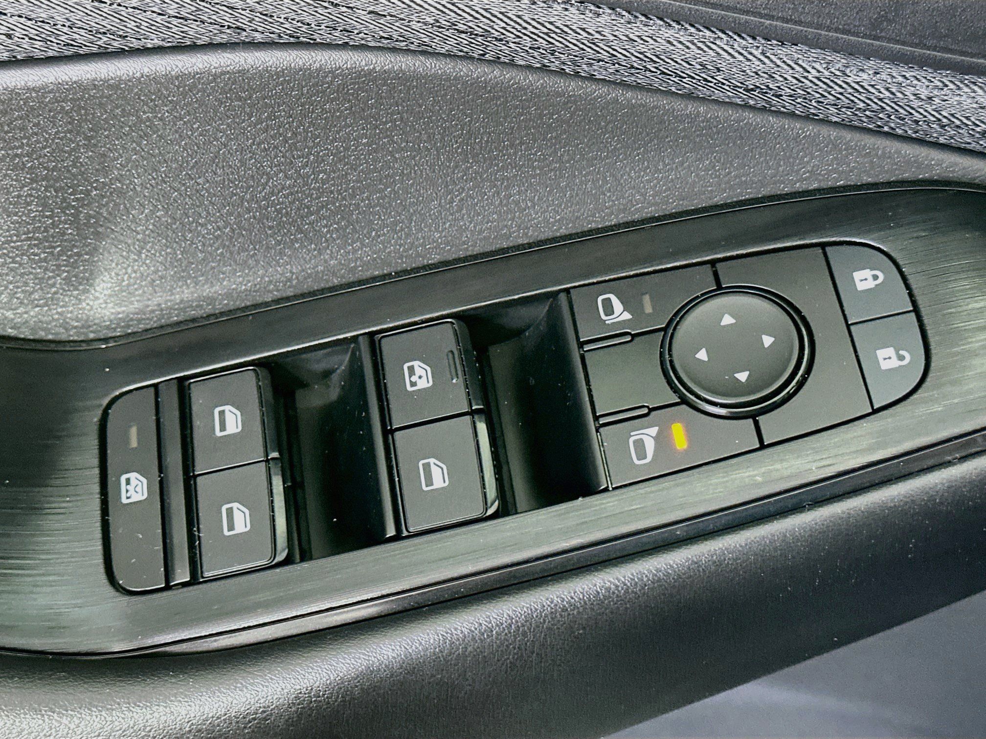 Used 2023 Nissan Rogue S FWD image 15