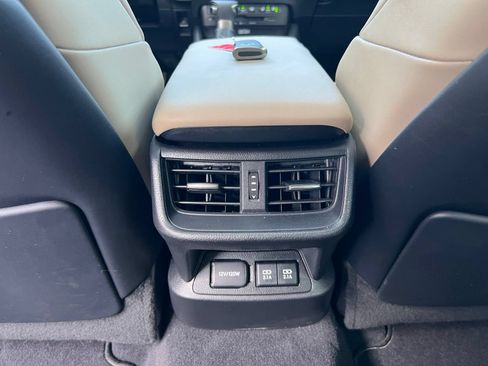 Used 2019 Lexus ES 300h Ultra Luxury w/ Accessory Package 2 FWD image 61