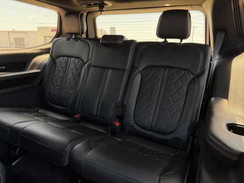 Used 2024 Jeep Grand Wagoneer Series III w/ Rear Seat Video Group 1 AWD/4WD image 28