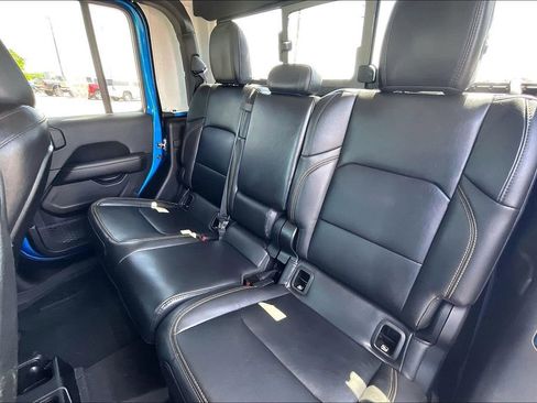 Used 2025 Jeep Gladiator Sport AWD/4WD image 19