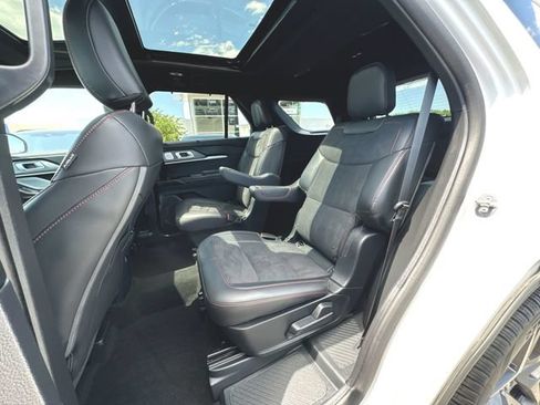 Used 2025 Ford Explorer ST AWD/4WD image 26