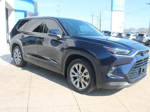 Used 2024 Toyota Grand Highlander AWD image 1