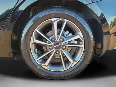 Used 2023 Kia Forte LXS image 5