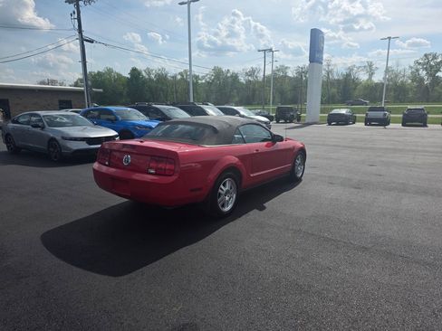 Used 2007 Ford Mustang Deluxe RWD image 3