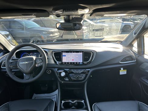 New 2026 Chrysler Pacifica Limited w/ S Appearance Package image 60