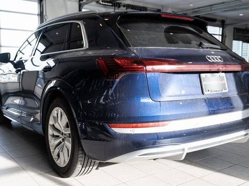 Used 2022 Audi e-tron S Prestige AWD/4WD image 4