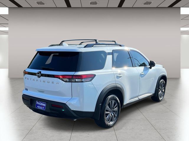 Used 2025 Nissan Pathfinder SV FWD image 3