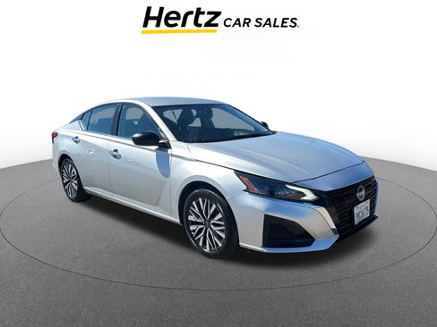 Used 2024 Nissan Altima 2.5 SV image 1