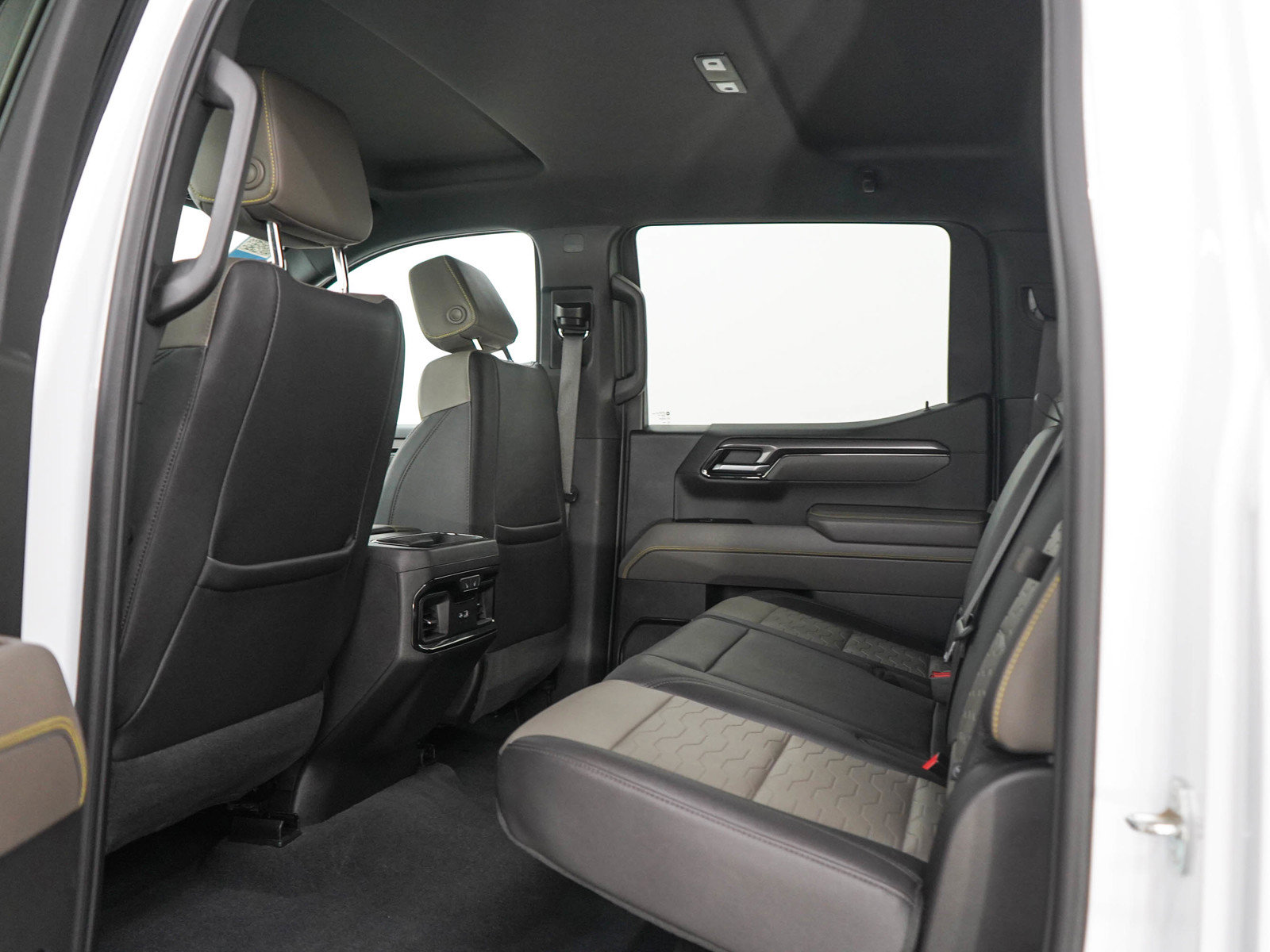Used 2023 Chevrolet Silverado 1500 ZR2 w/ Technology Package AWD/4WD image 16