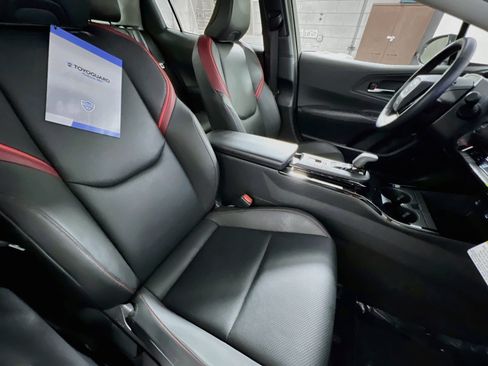 Used 2025 Toyota Prius Plug-In Hybrid FWD image 30