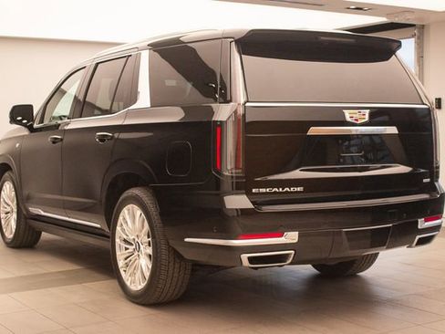 Used 2025 Cadillac Escalade Premium Luxury w/ Touring Package image 8