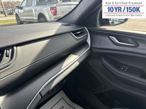 Used 2025 Jeep Grand Cherokee Altitude image 25