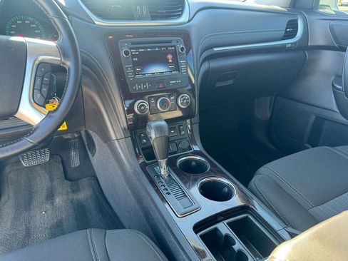 Used 2017 Chevrolet Traverse LT w/ Style and Technology Package image 33