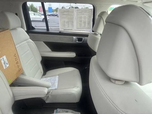 Used 2025 Hyundai Santa Fe Calligraphy AWD/4WD image 24